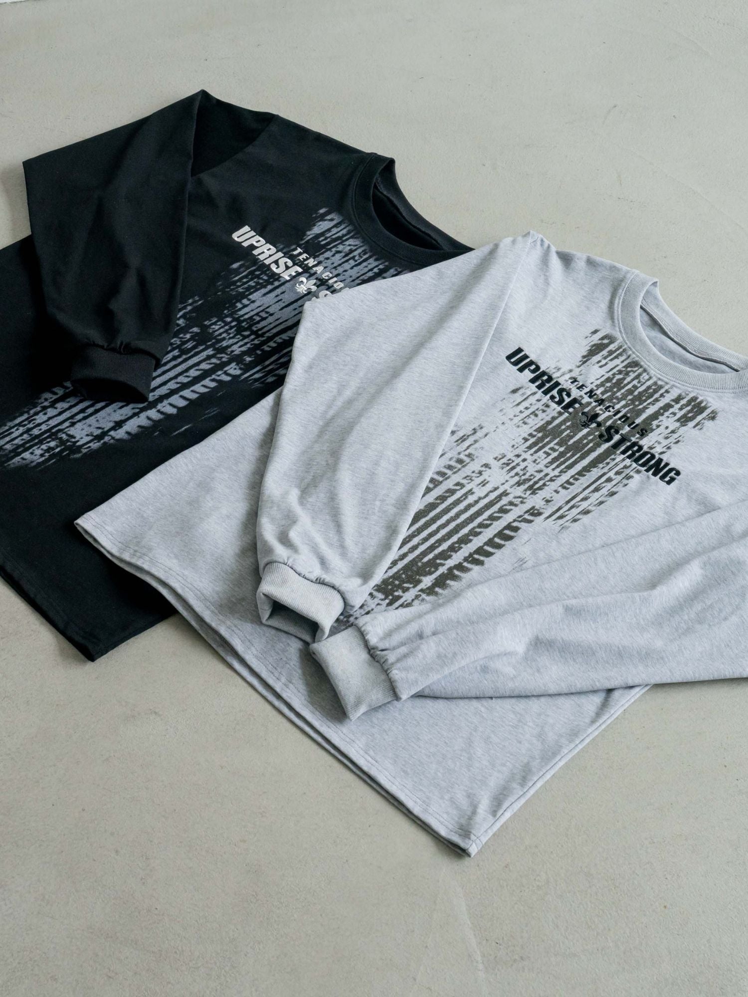 【ユニセックス】グラフィックロゴロンT