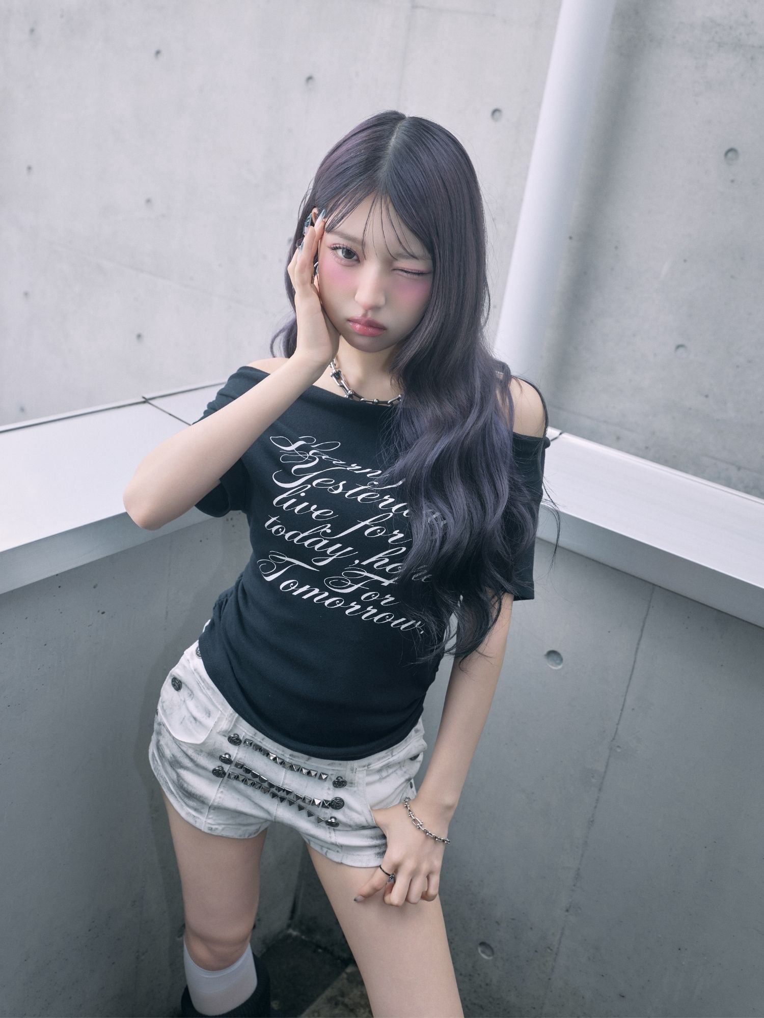 ドレープオフショルロゴトップス