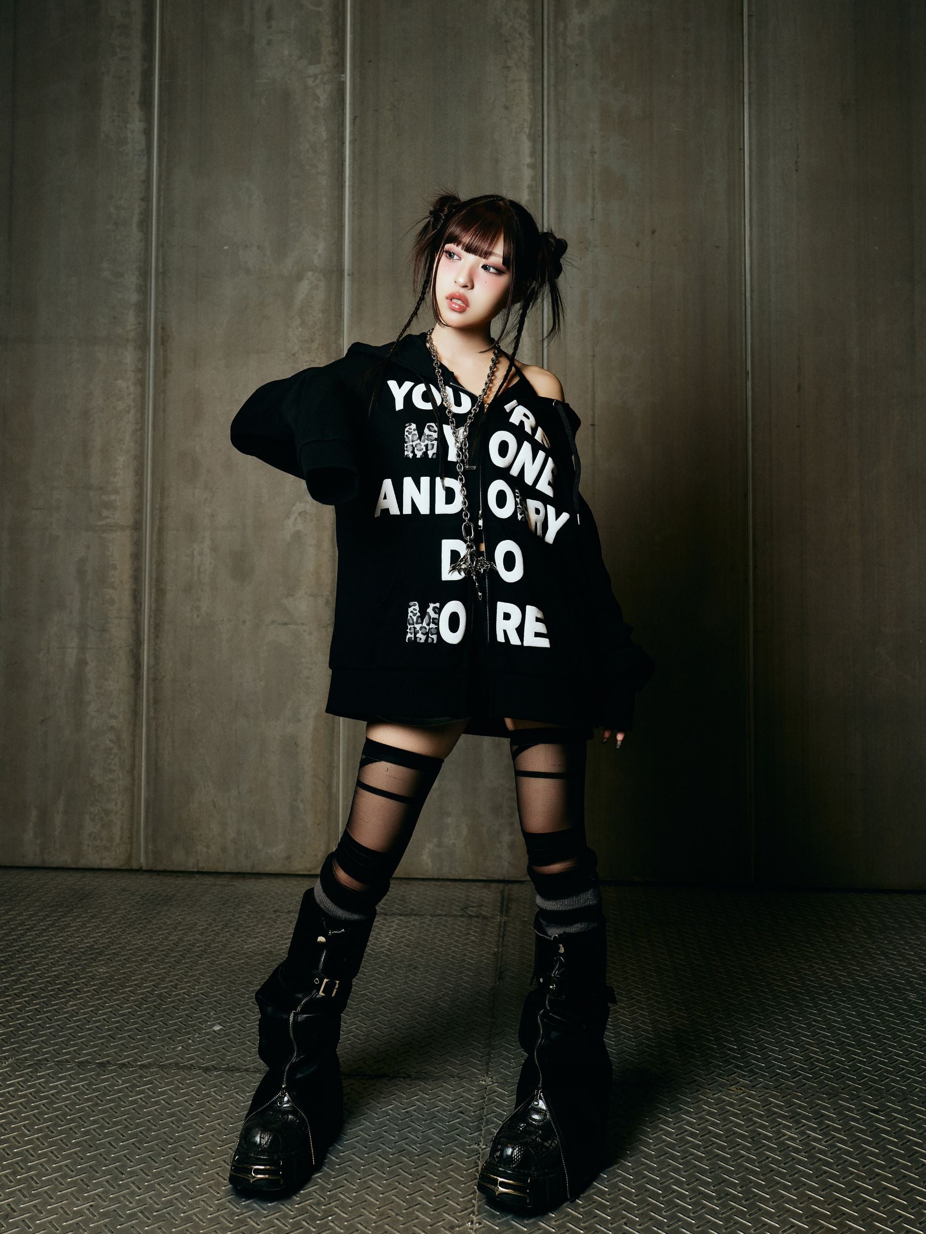 【ユニセックス】立体ロゴビッグZIPパーカー