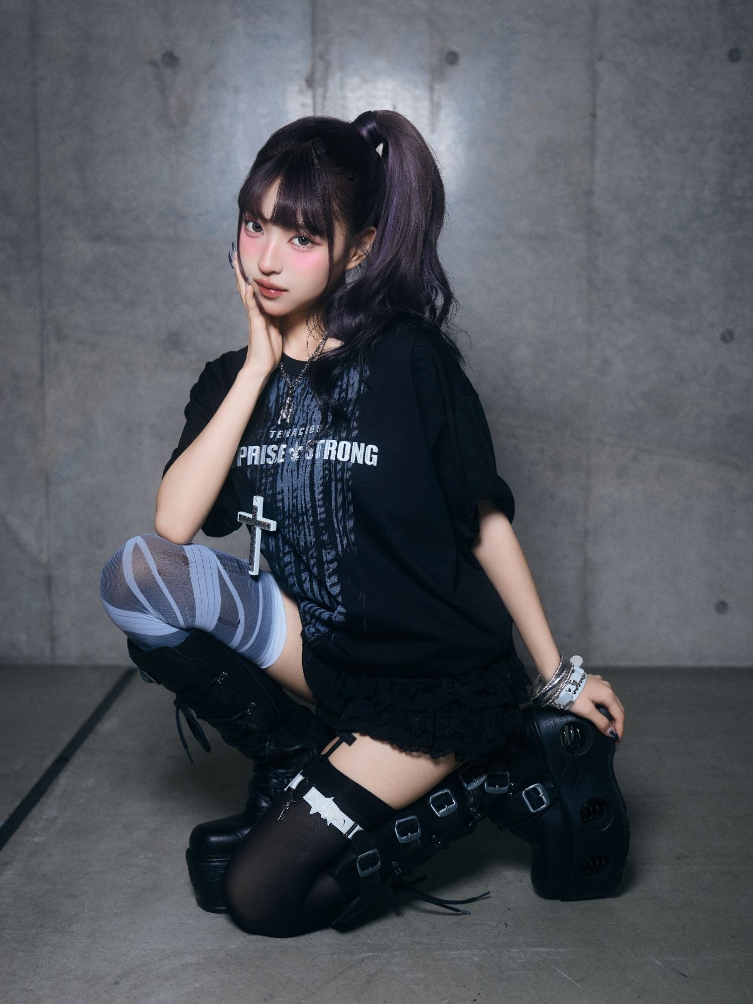【ユニセックス】グラフィックロゴTシャツ