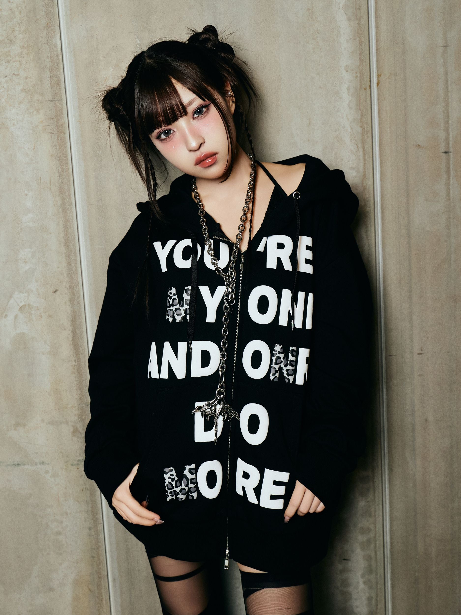 ユニセックス】立体ロゴビッグZIPパーカー