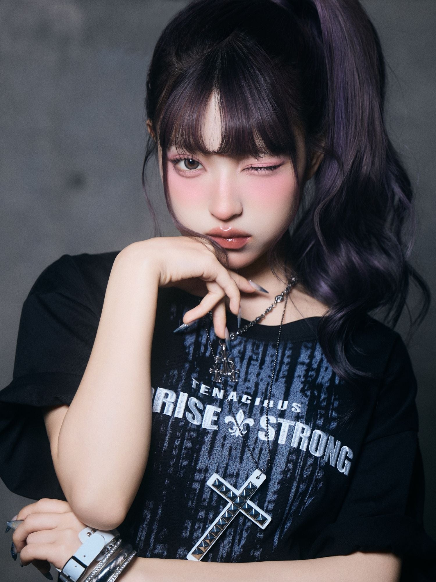 【ユニセックス】グラフィックロゴTシャツ