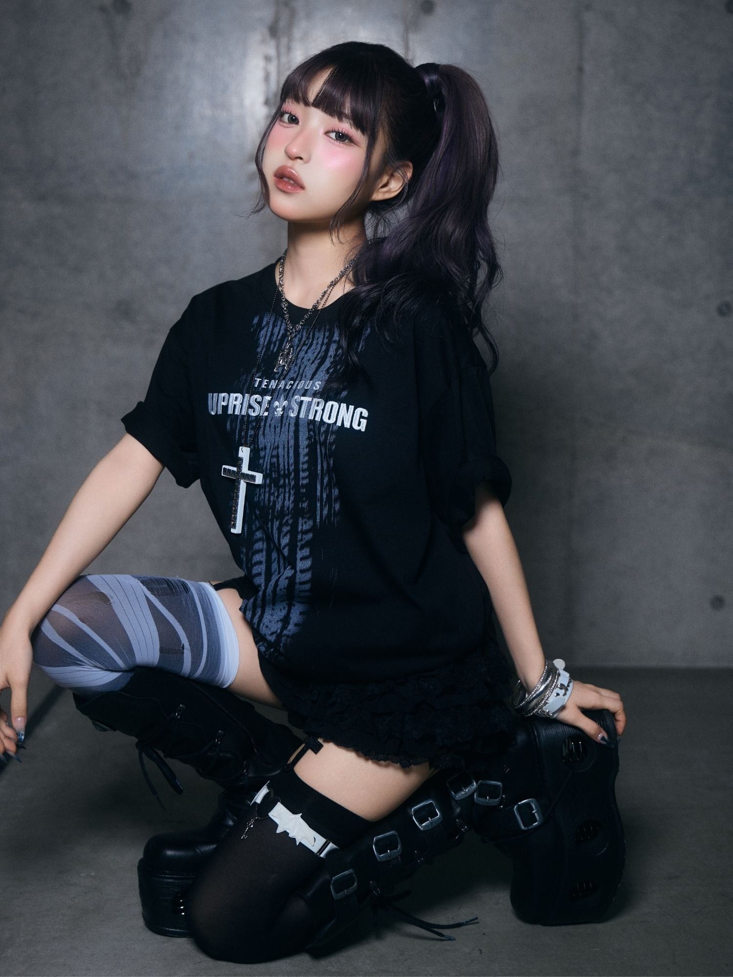 【ユニセックス】グラフィックロゴTシャツ