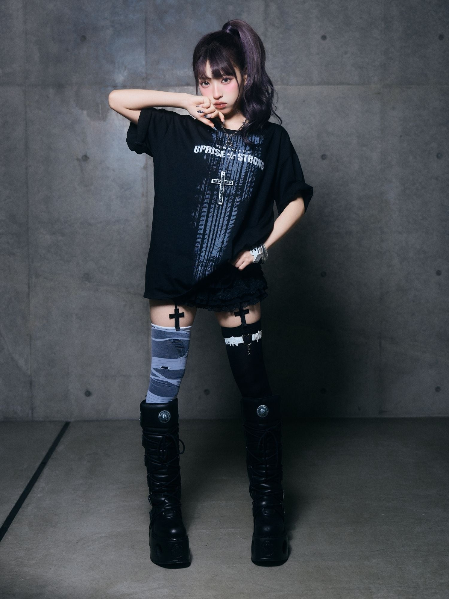 【ユニセックス】グラフィックロゴTシャツ