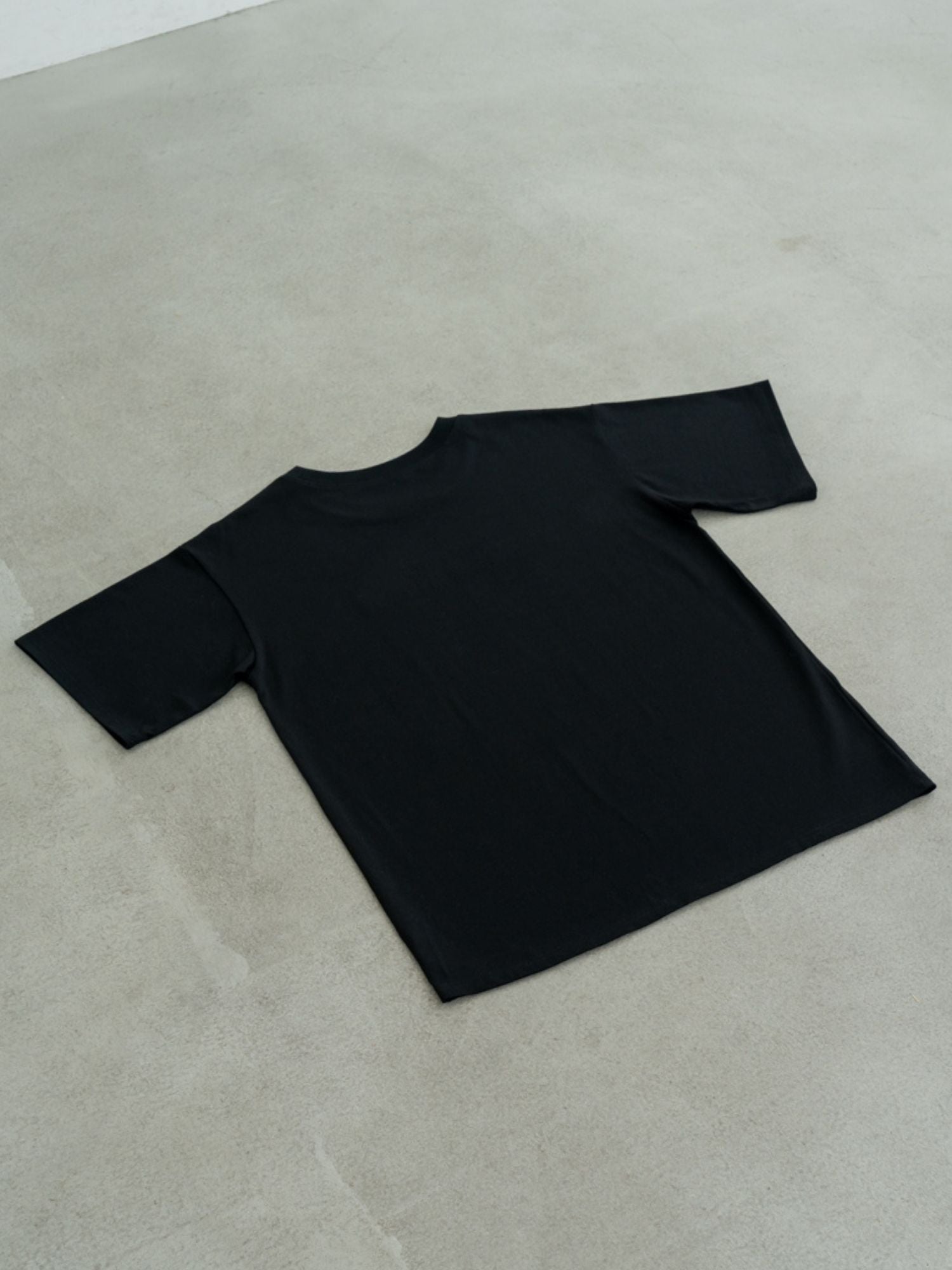 【ユニセックス】グラフィックロゴTシャツ
