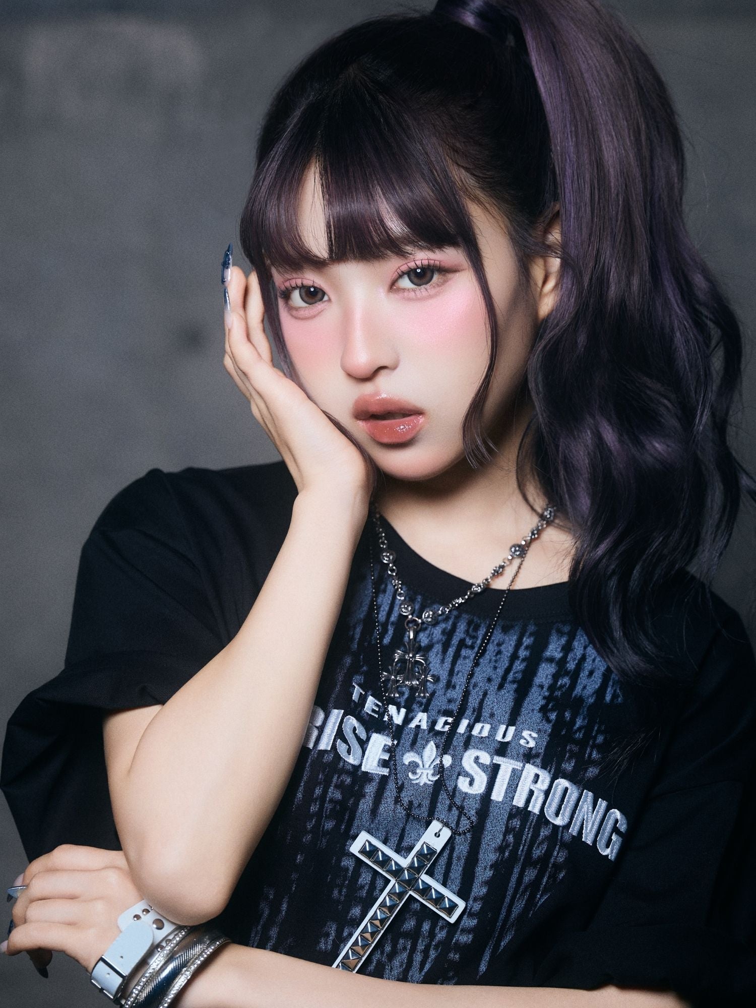 【ユニセックス】グラフィックロゴTシャツ